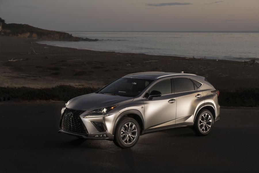  Lexus NX300 F-Sport 2017 года  (NA) (фото 15 из 41)